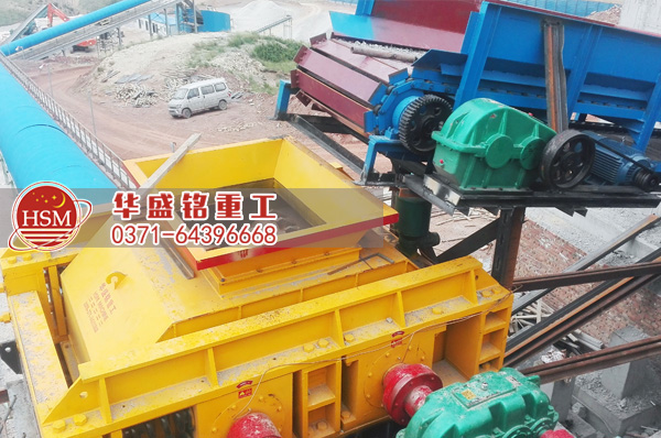 對(duì)輥破碎機(jī)石灰是生產(chǎn)現(xiàn)場(chǎng)