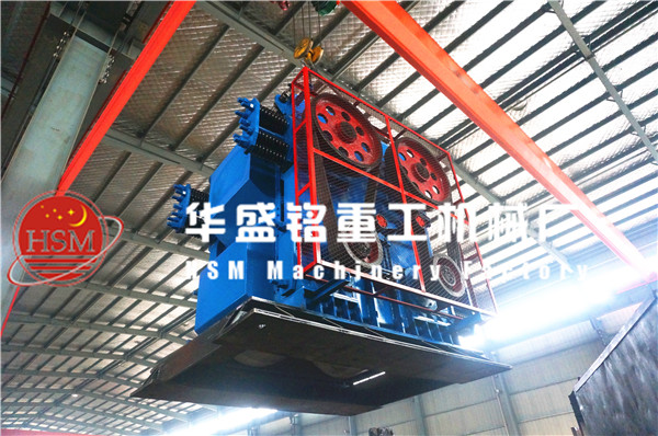 四輥破碎機(jī)現(xiàn)場(chǎng)圖片