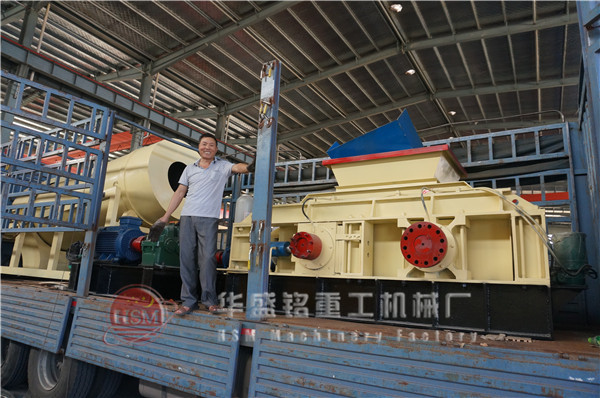 2PG1000x800型全液壓對(duì)輥粉碎機(jī)裝車(chē)發(fā)往江蘇蘇州