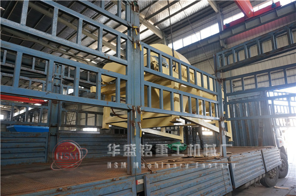 2PG1000x800型全液壓對(duì)輥粉碎機(jī)裝車(chē)發(fā)往江蘇蘇州